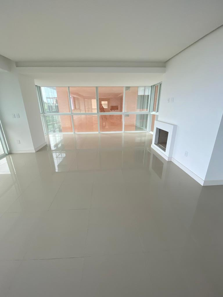 Apartamento à venda com 3 quartos, 202m² - Foto 3