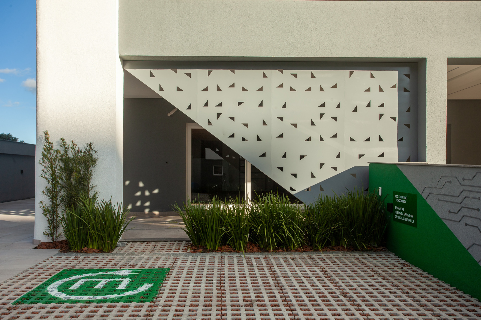 Apartamento 2 quartos sendo 1 suíte para venda no bairro Panazzolo em Caxias do Sul