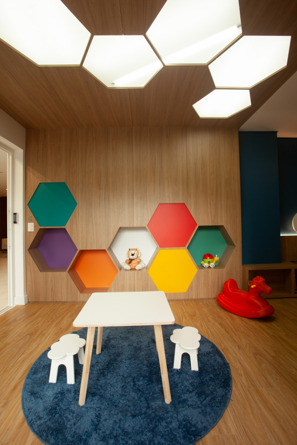 Apartamento 2 quartos sendo 1 suíte para venda no bairro Panazzolo em Caxias do Sul