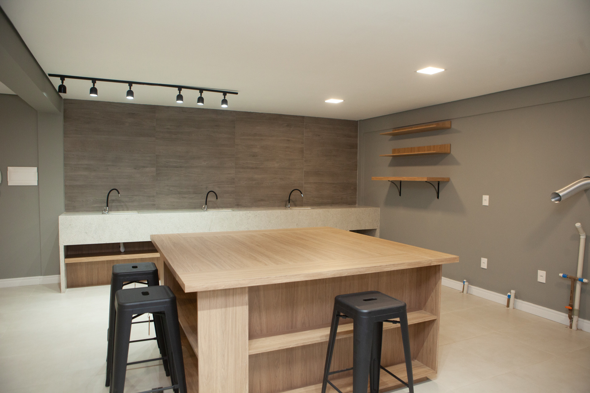 Apartamento 2 quartos sendo 1 suíte para venda no bairro Panazzolo em Caxias do Sul