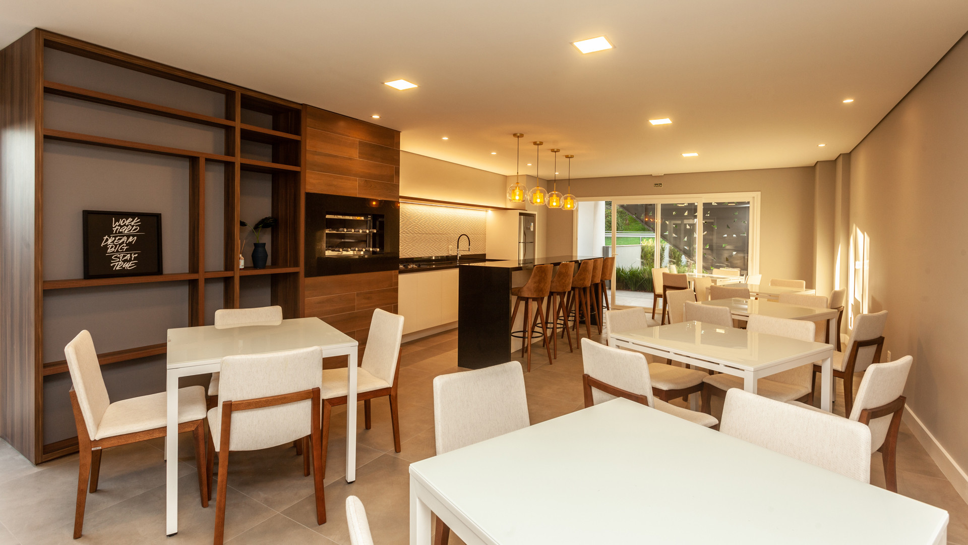 Apartamento 2 quartos sendo 1 suíte para venda no bairro Panazzolo em Caxias do Sul