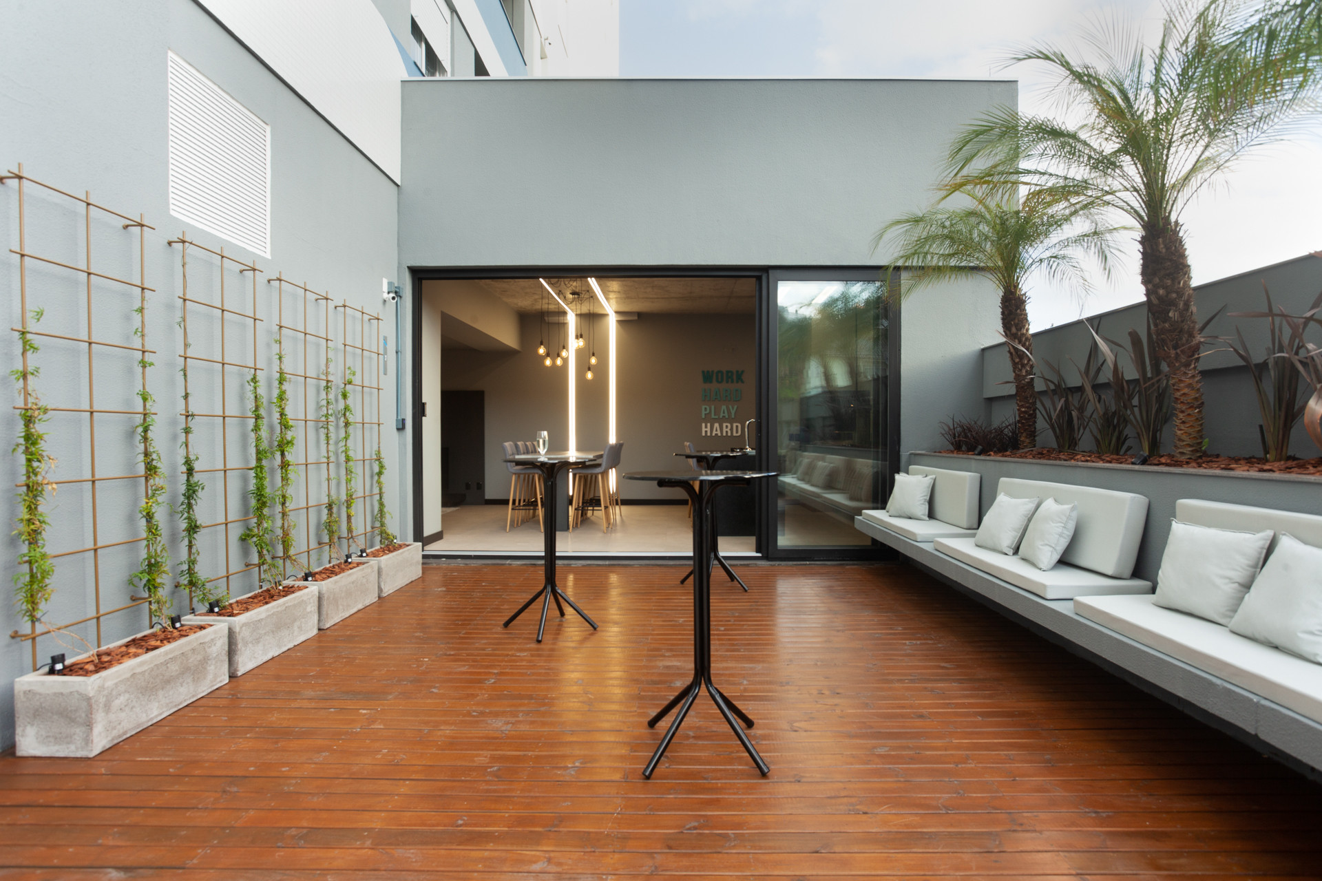 Apartamento 2 quartos sendo 1 suíte para venda no bairro Panazzolo em Caxias do Sul