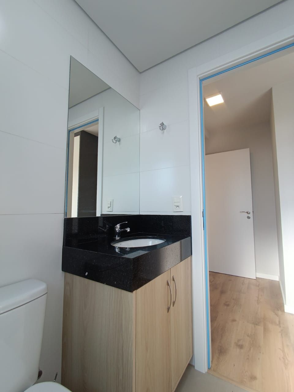 Apartamento 2 quartos sendo 1 suíte para venda no bairro Panazzolo em Caxias do Sul