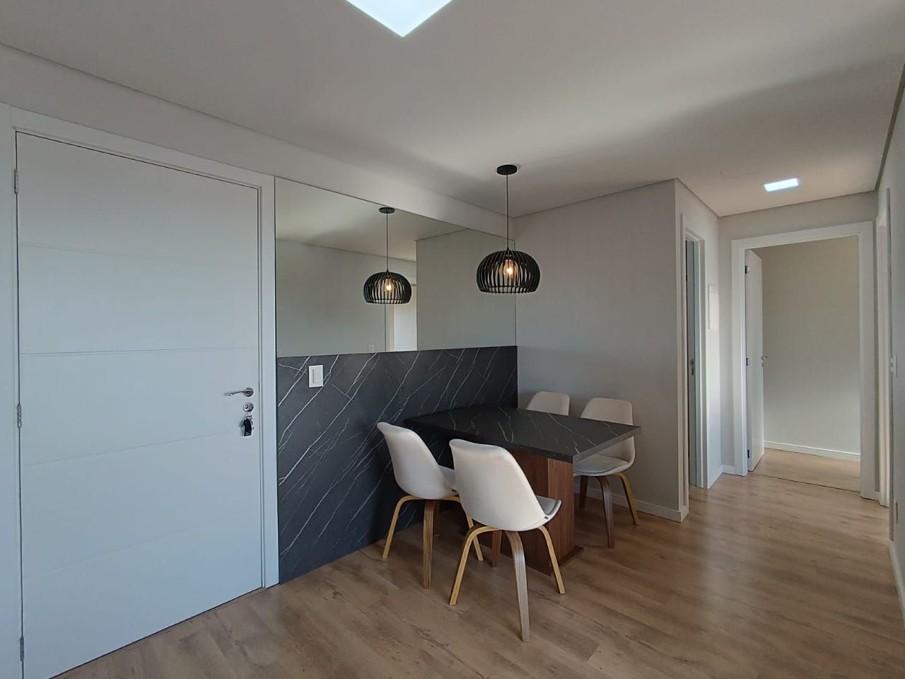 Apartamento 2 quartos sendo 1 suíte para venda no bairro Panazzolo em Caxias do Sul