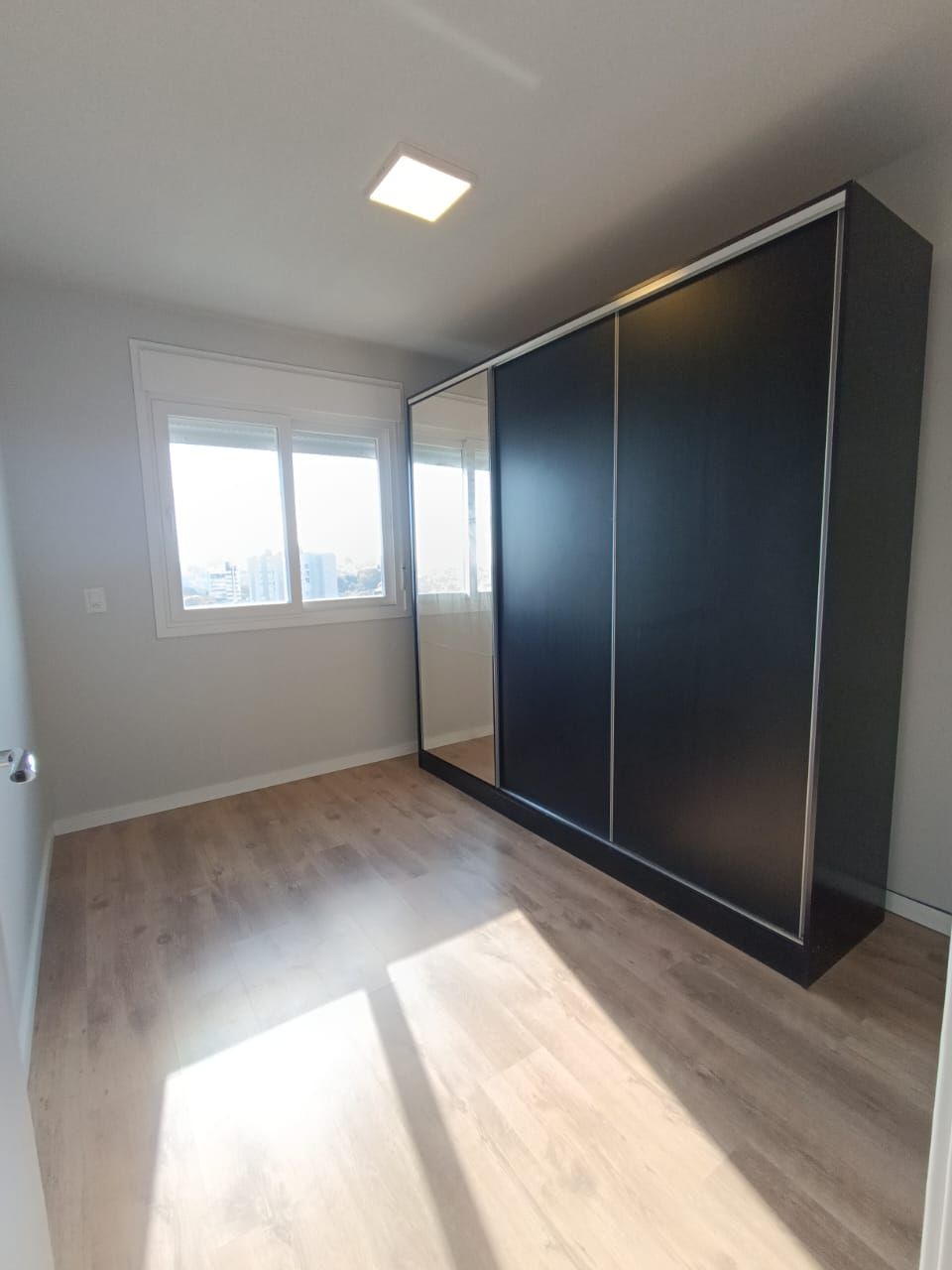 Apartamento 2 quartos sendo 1 suíte para venda no bairro Panazzolo em Caxias do Sul