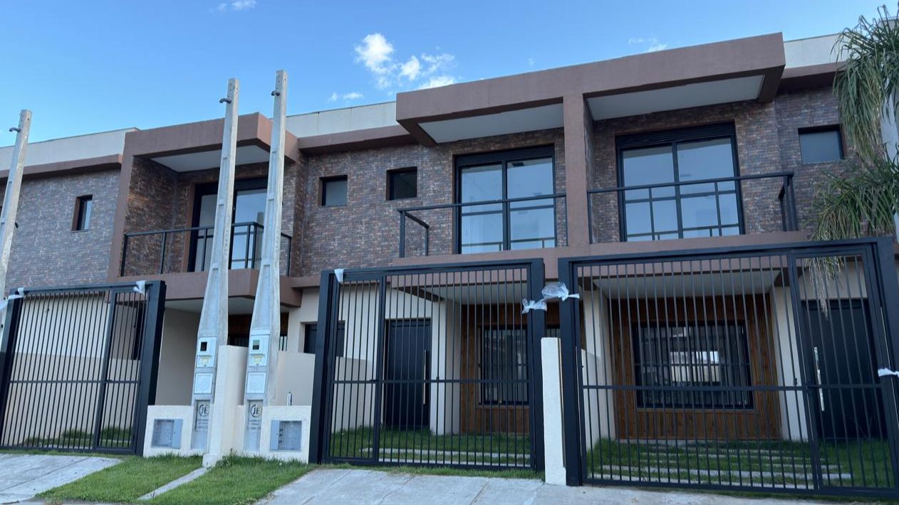 Sobrado Duplex 2 quartos sendo 2 suítes para venda no bairro Morada Das Palmeiras em Torres