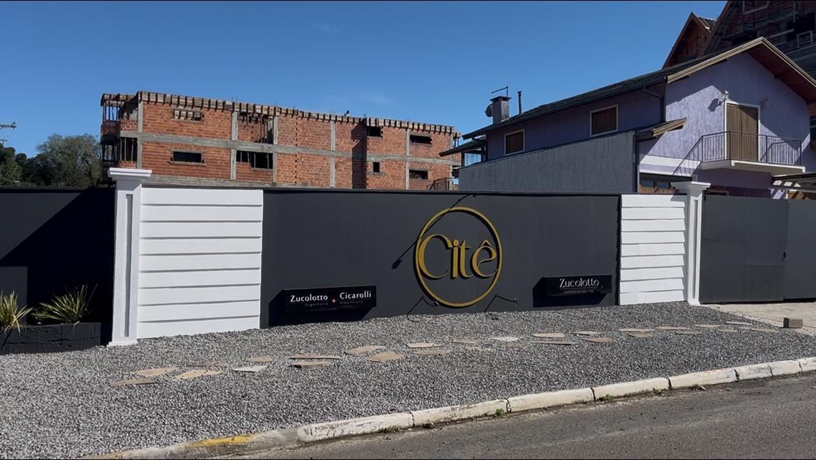 Cobertura sendo 2 suítes para venda no bairro Carniel em Gramado