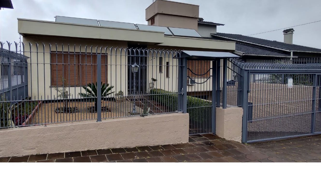 Casa 4 quartos sendo 1 suíte para venda no bairro Petrópolis em Caxias do Sul