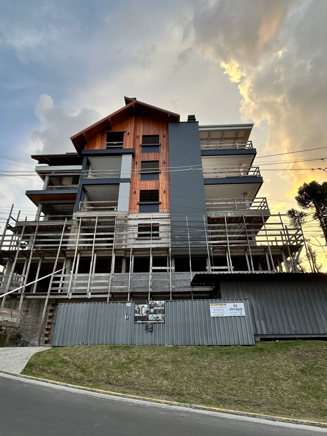 Apartamento para venda no bairro Carniel em Gramado