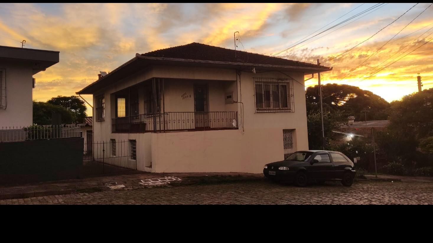 Casa 3 quartos para venda no bairro Petrópolis em Caxias do Sul