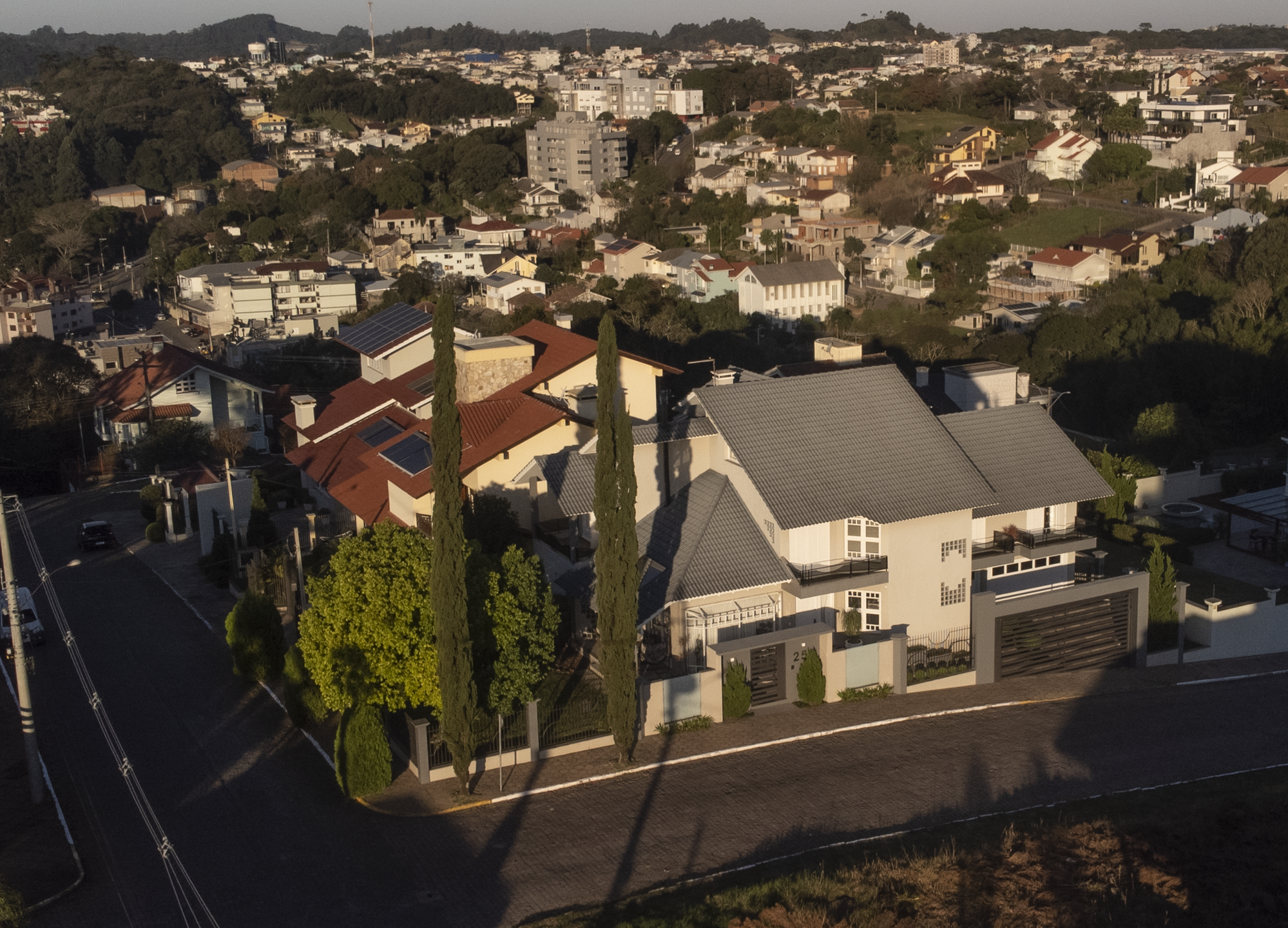 Casa 4 quartos sendo 1 suíte para venda no bairro Peterlongo em Garibaldi