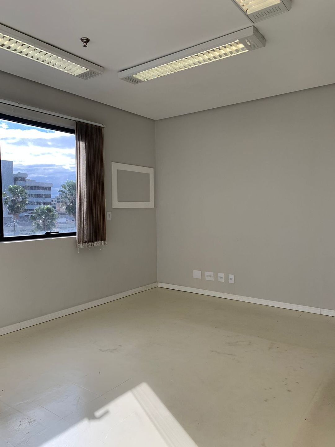 Sala Comercial Aérea para venda no bairro Menino Deus em Porto Alegre