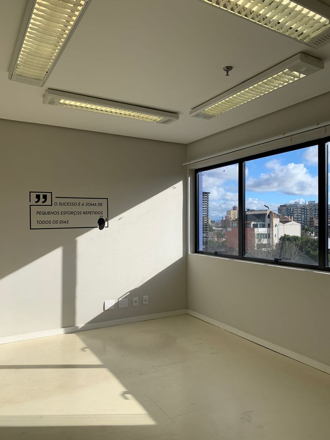 Sala Comercial Aérea para venda no bairro Menino Deus em Porto Alegre