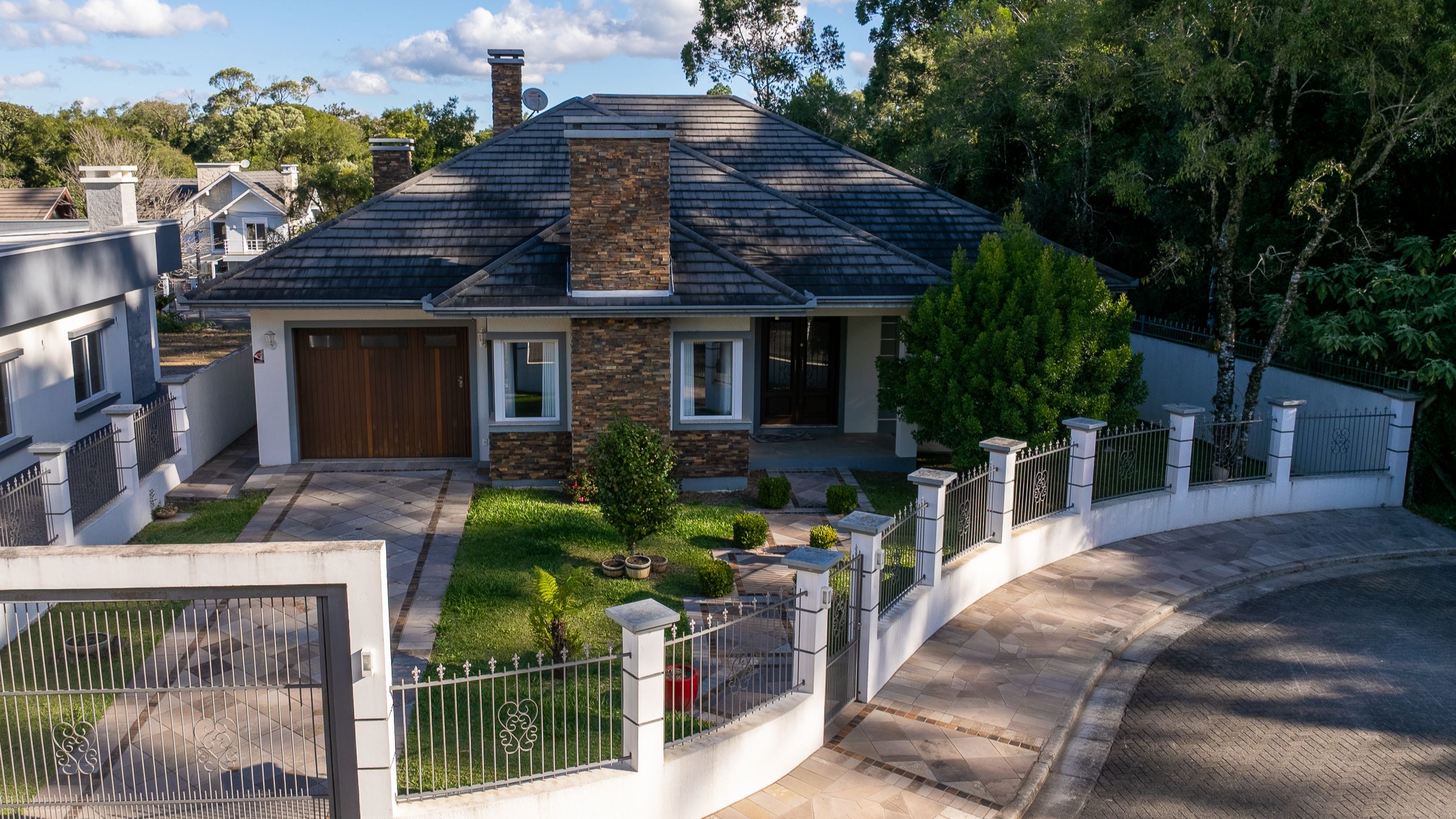 Casa 3 quartos sendo 1 suíte para venda no bairro Carniel em Gramado
