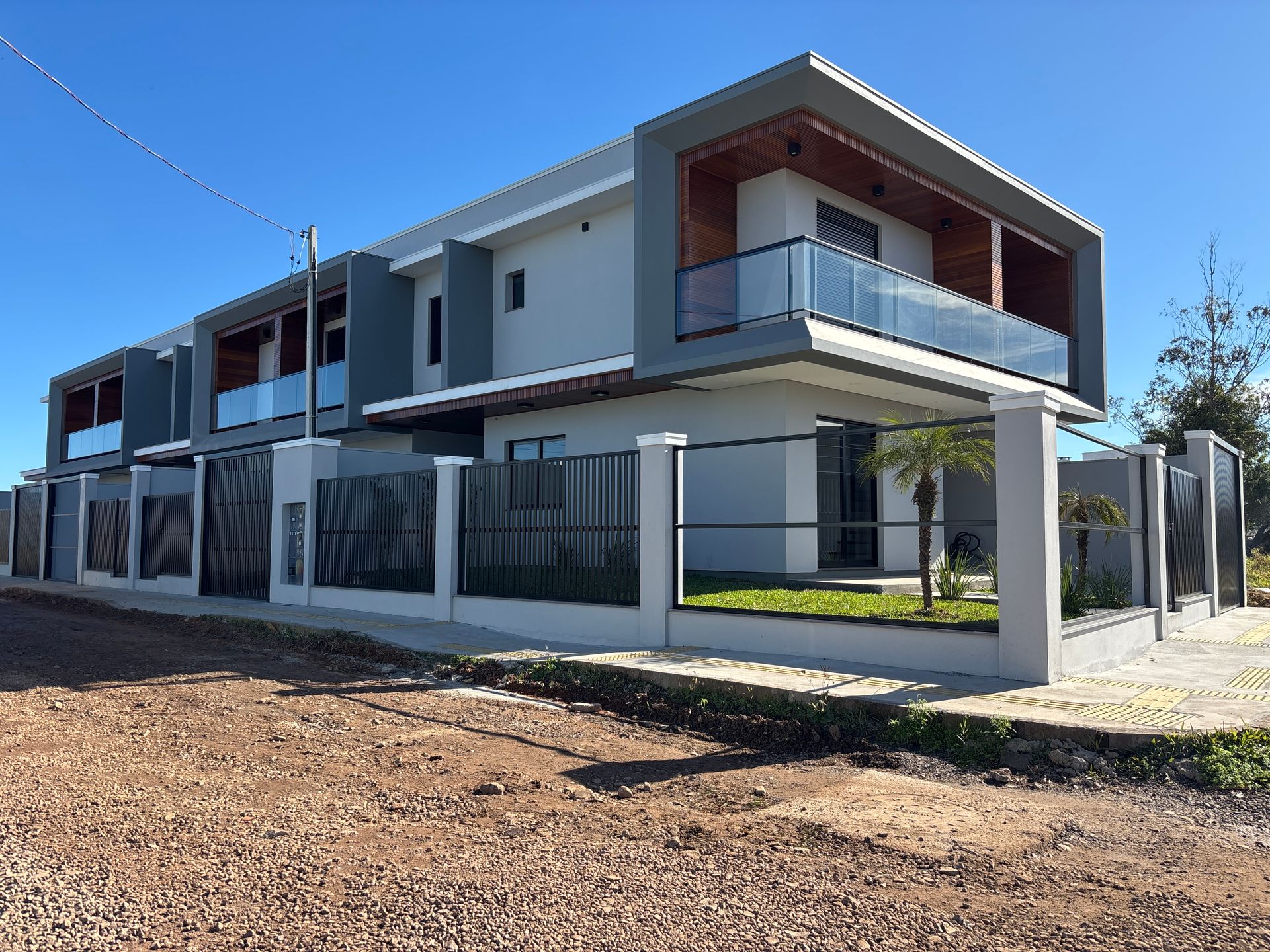 Sobrado Duplex 2 quartos sendo 2 suítes para venda no bairro Igra Sul em Torres