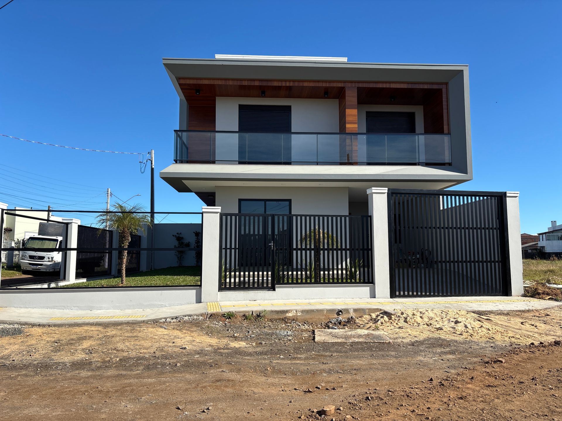 Sobrado Duplex 2 quartos sendo 2 suítes para venda no bairro Igra Sul em Torres