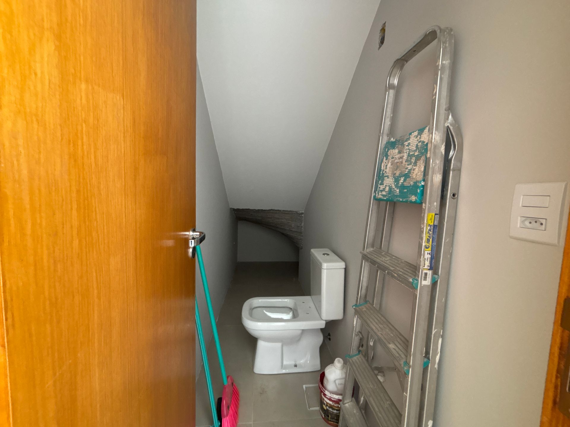 Sobrado Duplex 2 quartos sendo 2 suítes para venda no bairro Igra Sul em Torres
