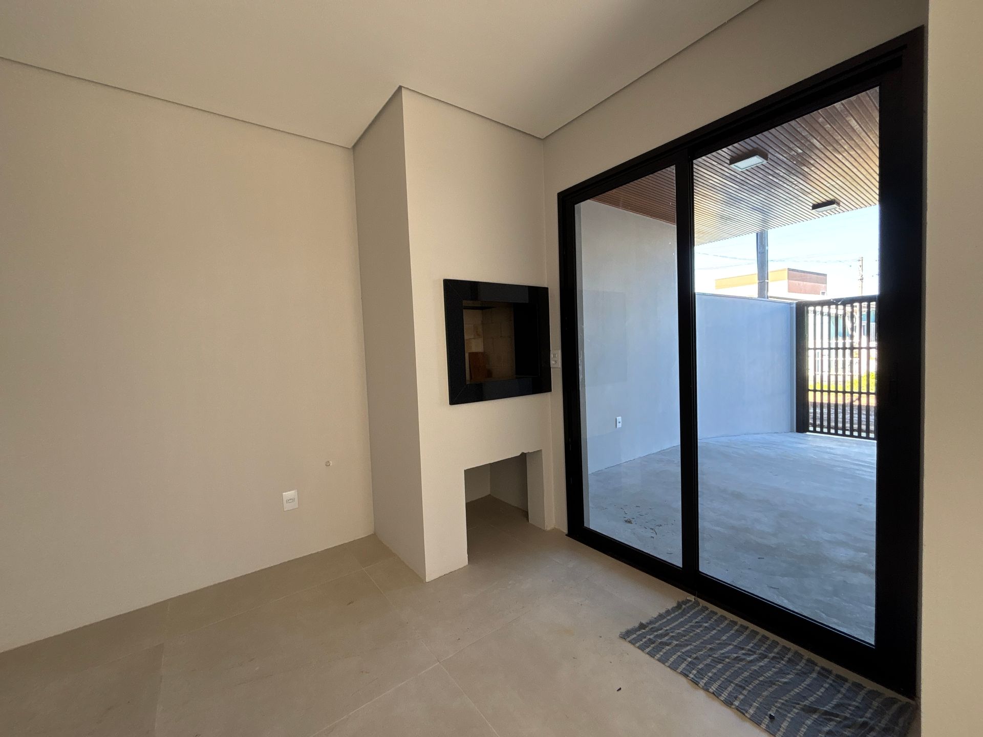 Sobrado Duplex 2 quartos sendo 2 suítes para venda no bairro Igra Sul em Torres