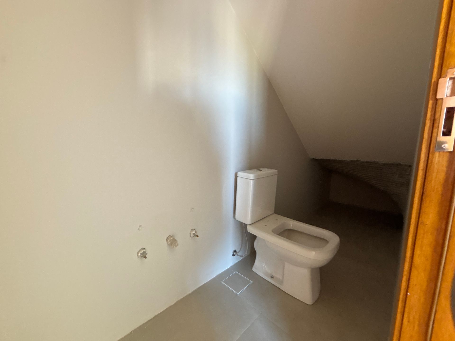 Sobrado Duplex 2 quartos sendo 2 suítes para venda no bairro Igra Sul em Torres