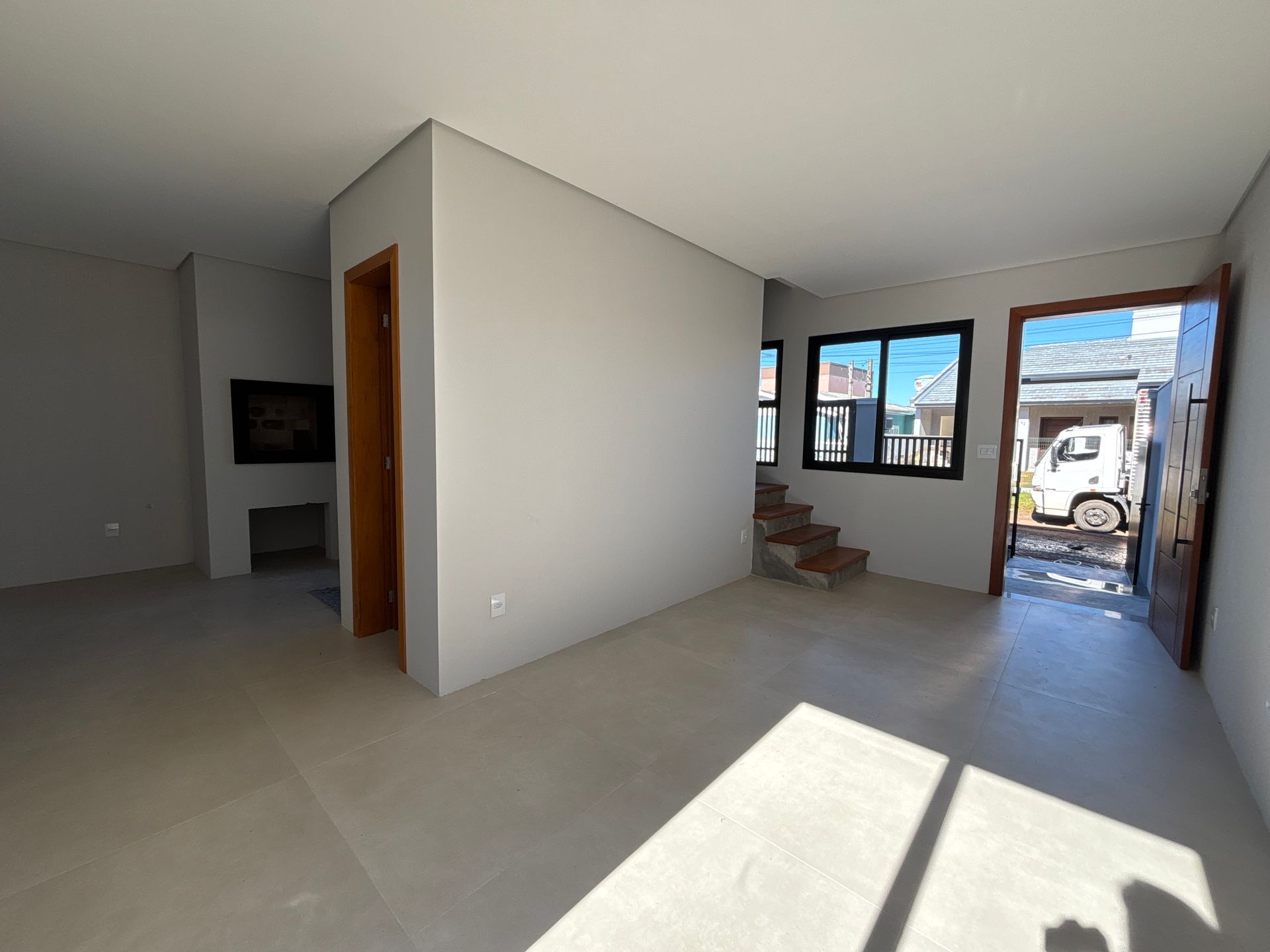Sobrado Duplex 2 quartos sendo 2 suítes para venda no bairro Igra Sul em Torres