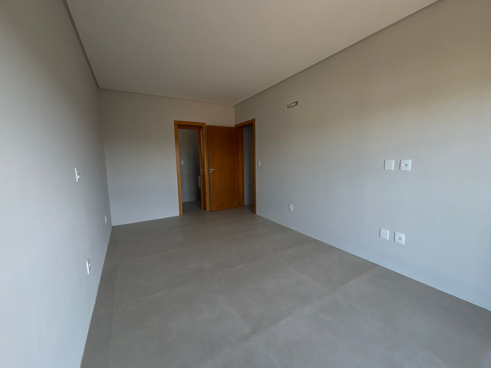 Sobrado Duplex 2 quartos sendo 2 suítes para venda no bairro Igra Sul em Torres