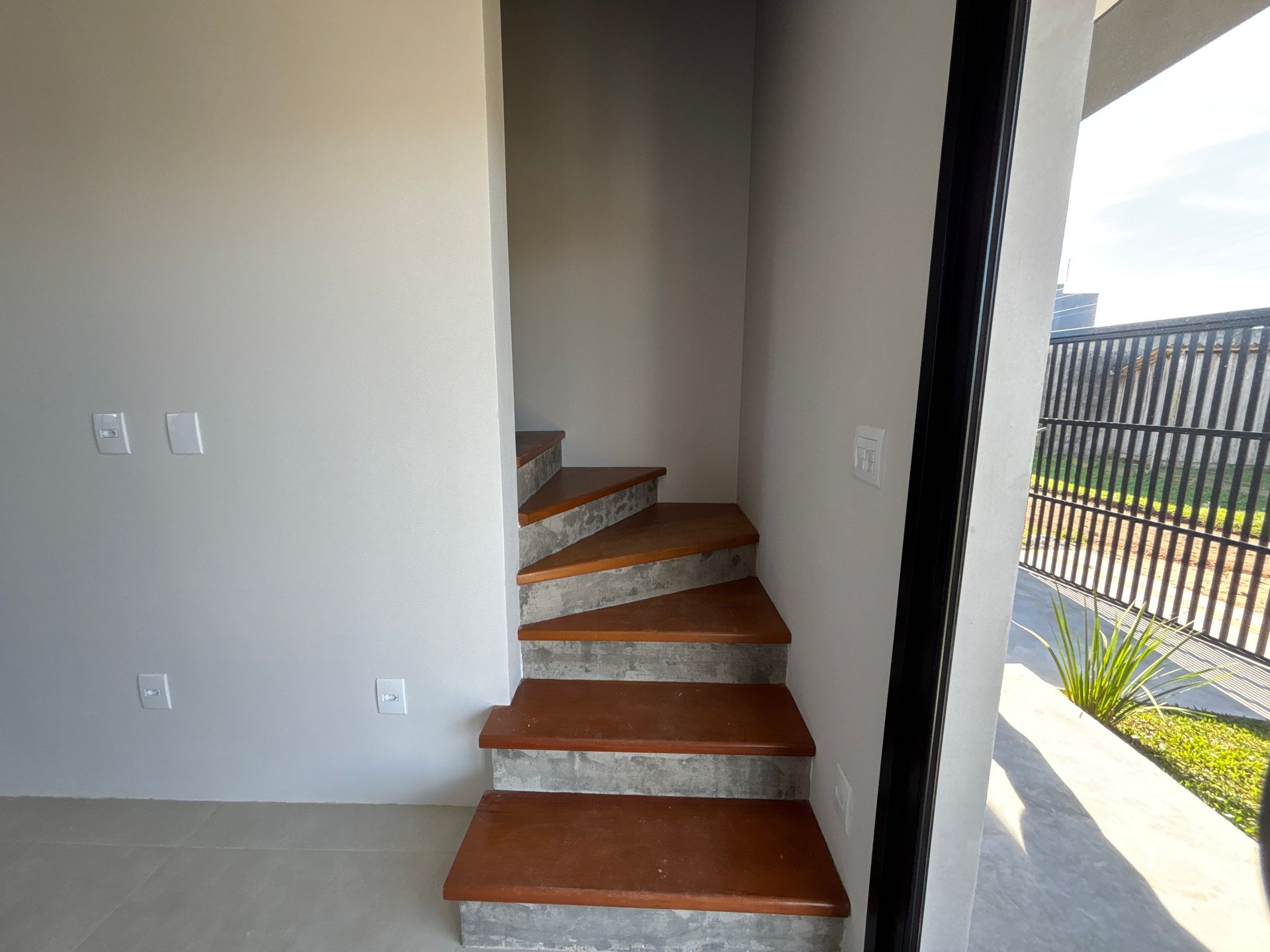 Sobrado Duplex 2 quartos sendo 2 suítes para venda no bairro Igra Sul em Torres