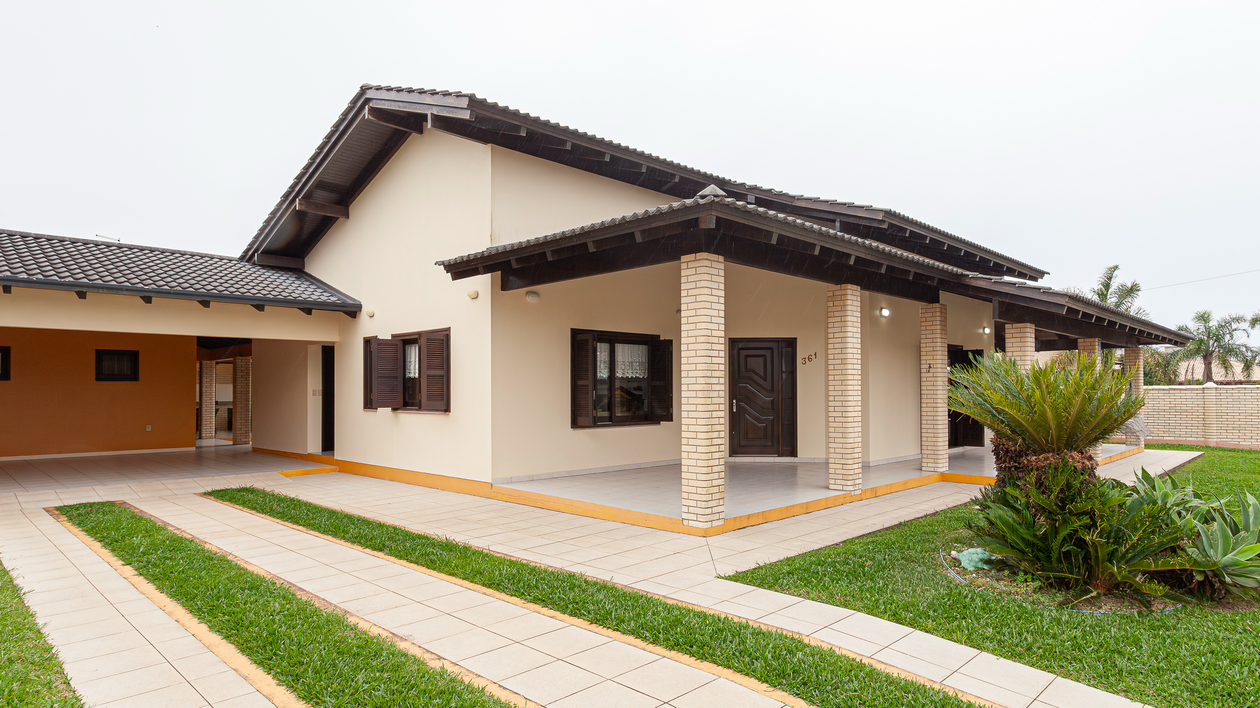 Casa 4 quartos sendo 2 suítes para venda no bairro Paraíso em Torres