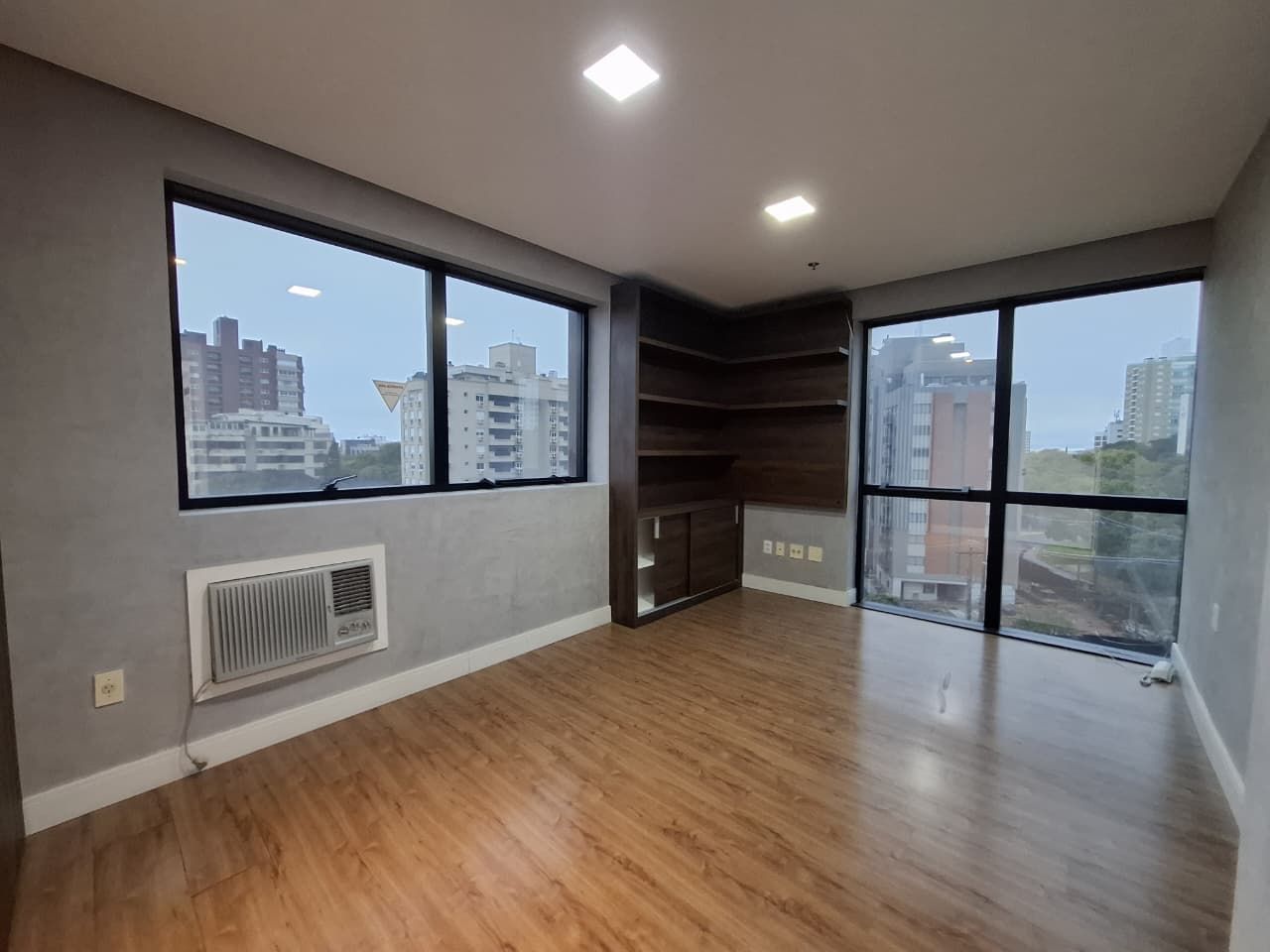 Sala Comercial Aérea para venda no bairro Auxiliadora em Porto Alegre