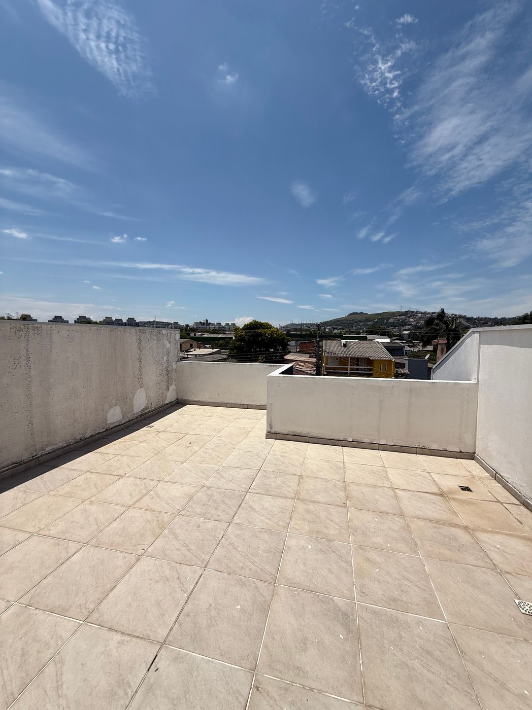 Casa 3 quartos sendo 1 suíte para venda no bairro Camaquã em Porto Alegre