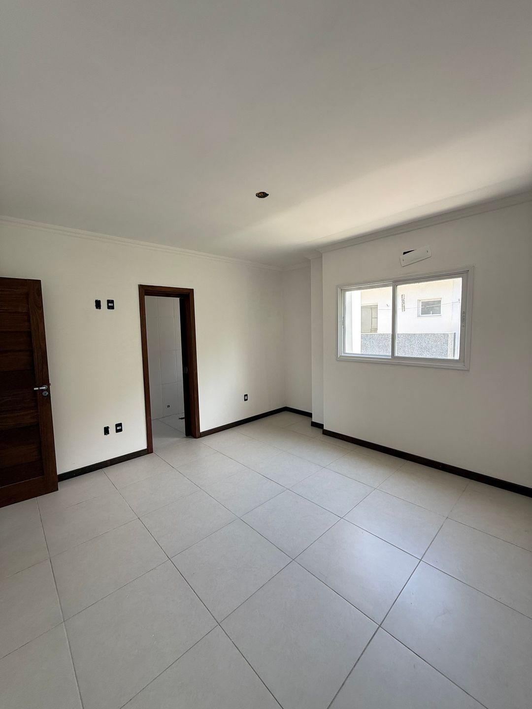 Casa 3 quartos sendo 1 suíte para venda no bairro Camaquã em Porto Alegre