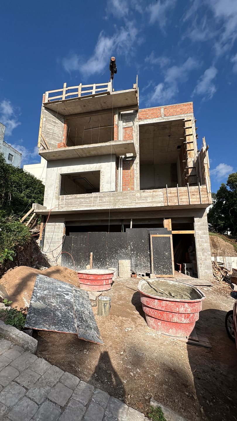 Casa para venda no bairro Colina Sorriso em Caxias do Sul