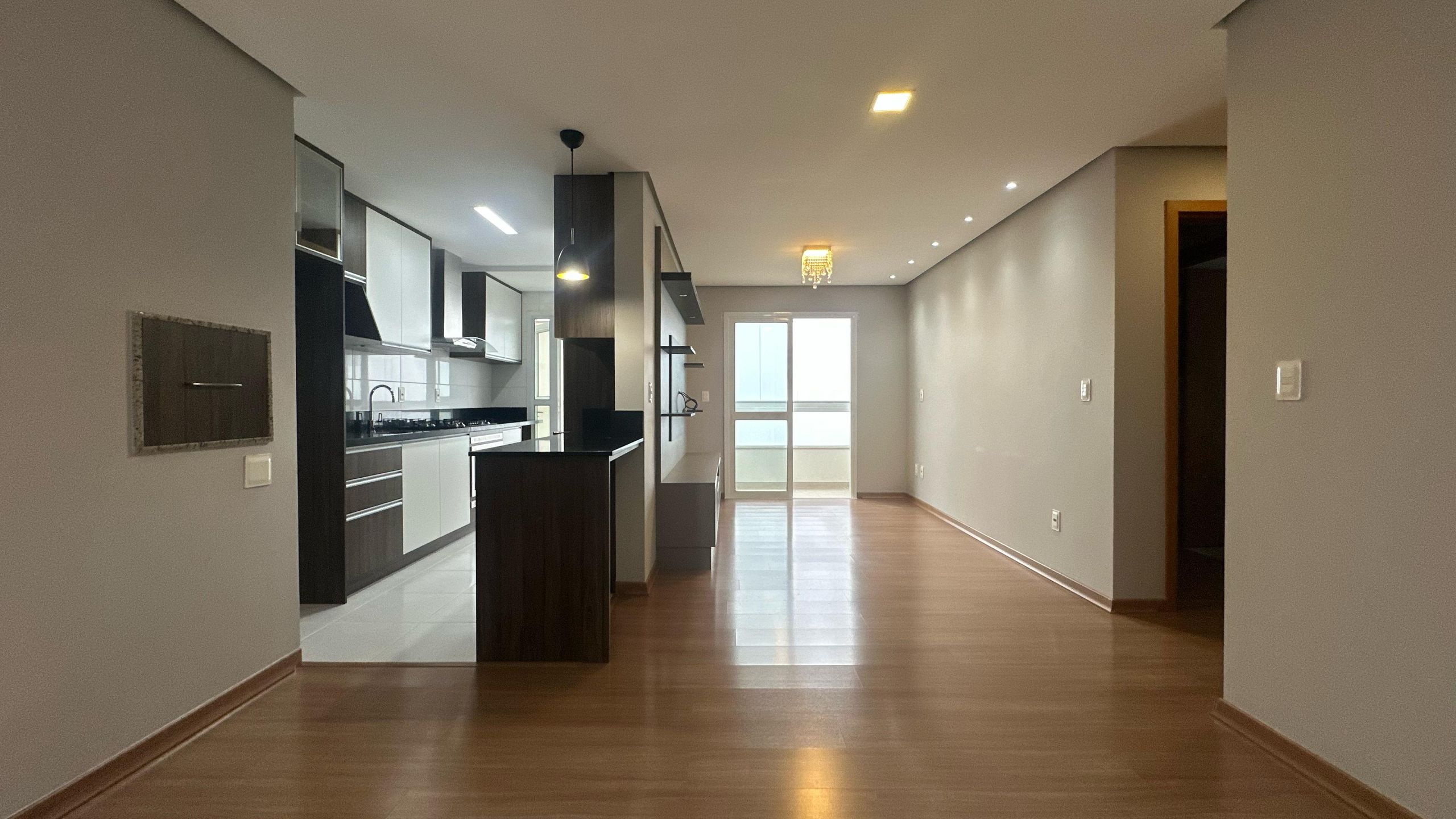 Apartamento à venda com 2 quartos, 75m² - Foto 2