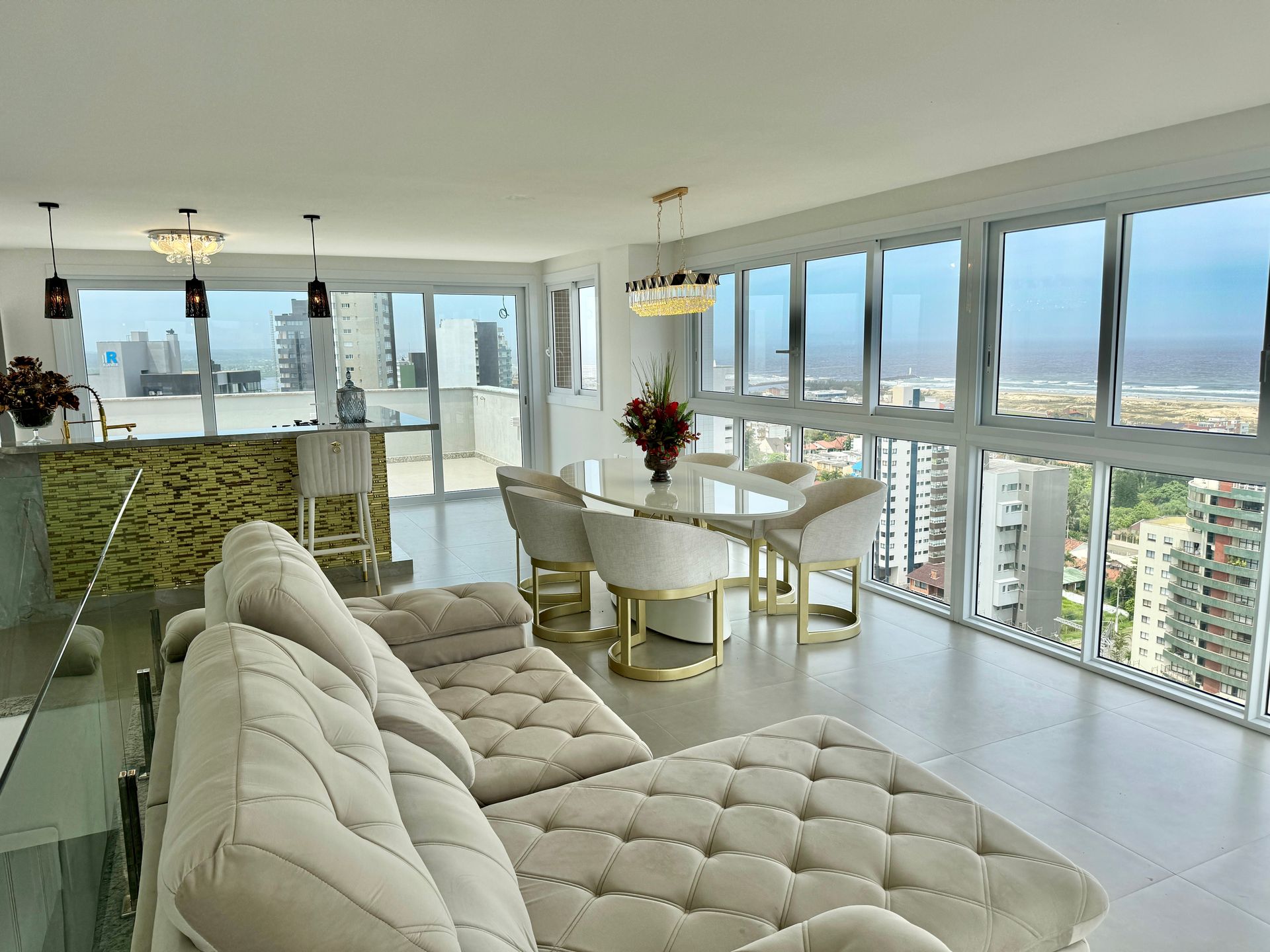 Cobertura 3 quartos sendo 3 suítes para venda no bairro Praia Grande em Torres