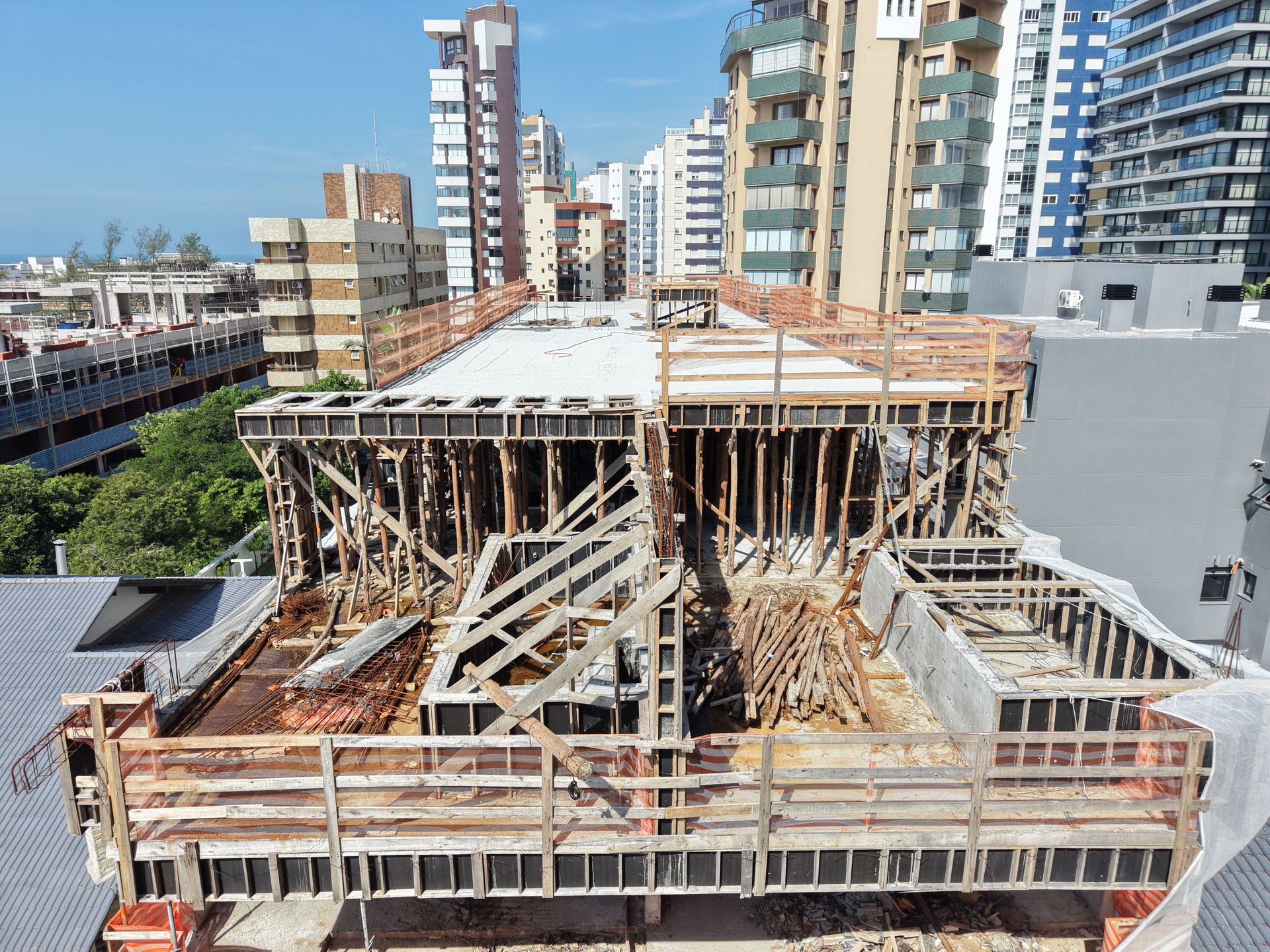 Apartamento 3 quartos sendo 3 suítes para venda no bairro Praia Grande em Torres