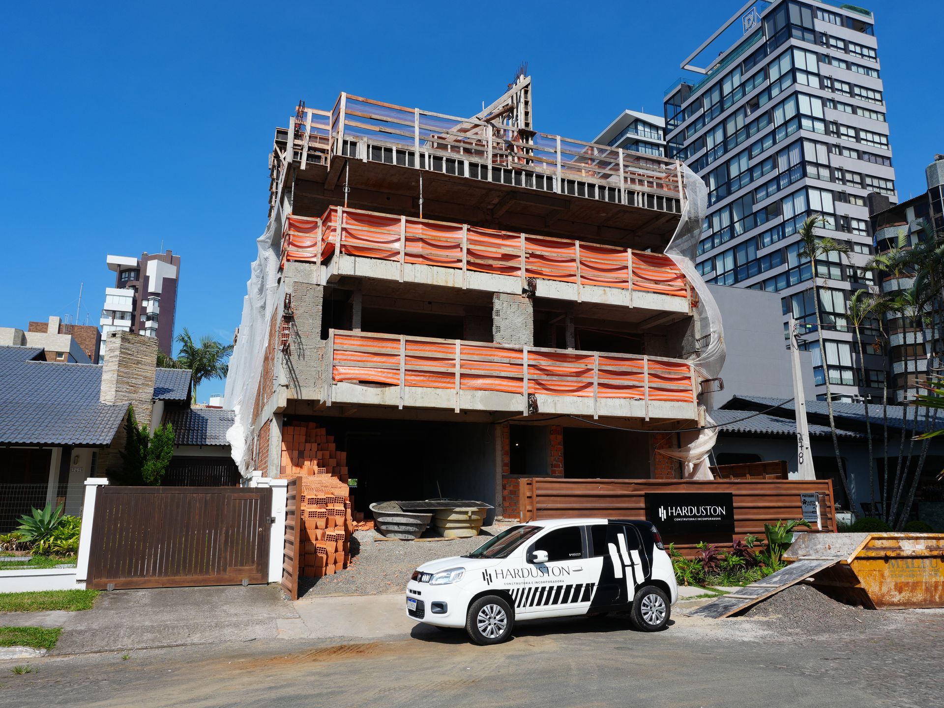 Apartamento 3 quartos sendo 3 suítes para venda no bairro Praia Grande em Torres