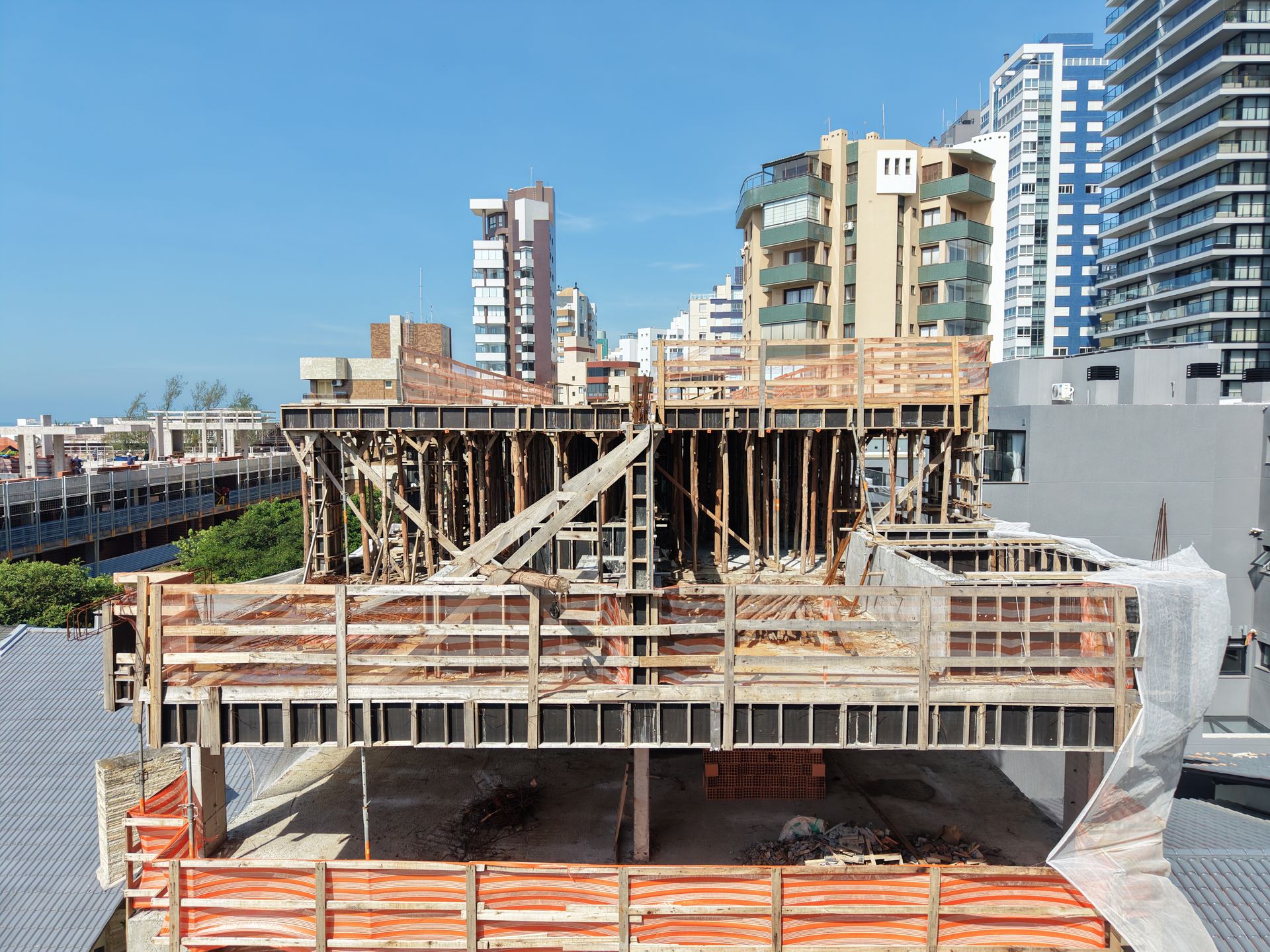 Apartamento 3 quartos sendo 3 suítes para venda no bairro Praia Grande em Torres