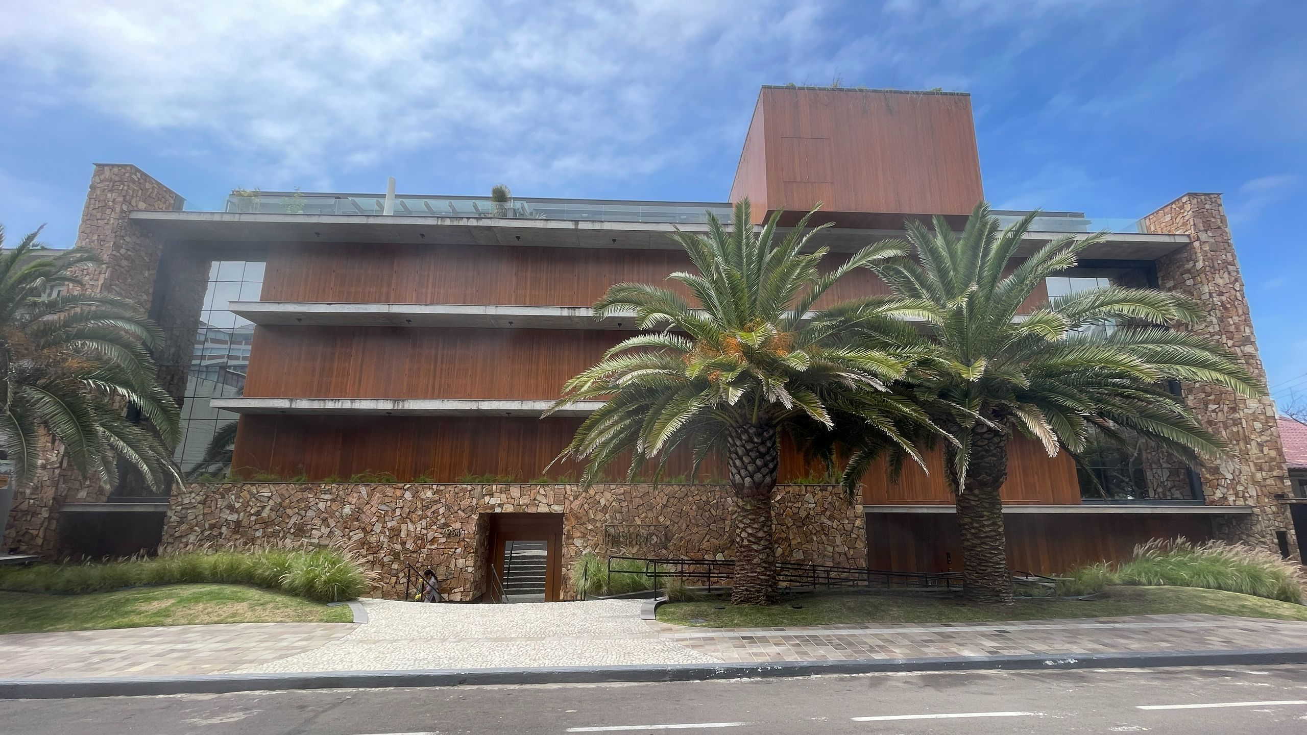 Apartamento 4 quartos sendo 4 suítes para venda no bairro Centro em Torres