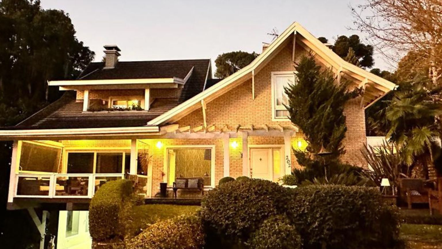 Casa 3 quartos sendo 3 suítes para venda no bairro Centro em Gramado