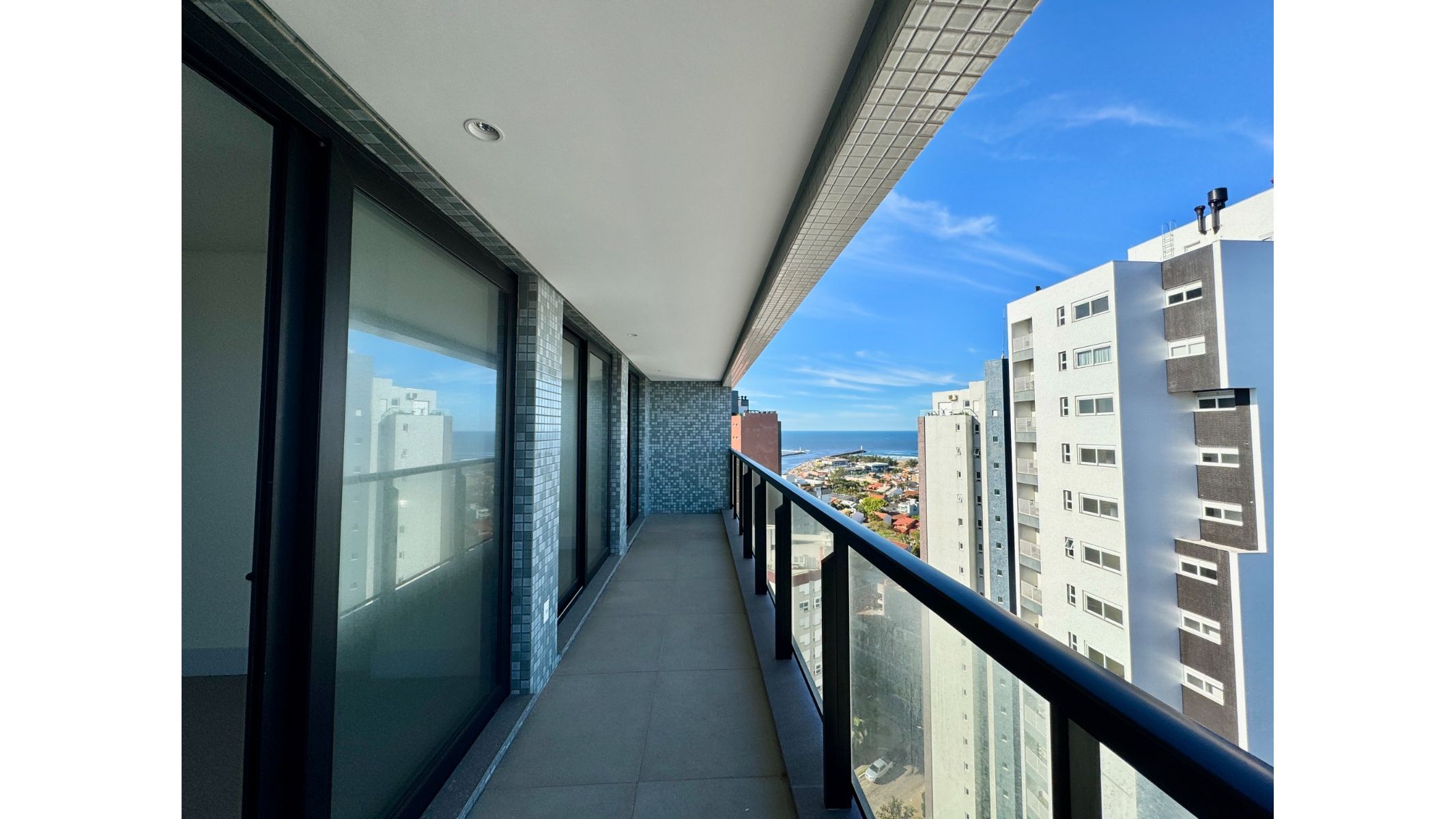 Apartamento 2 quartos sendo 1 suíte para venda no bairro Predial em Torres