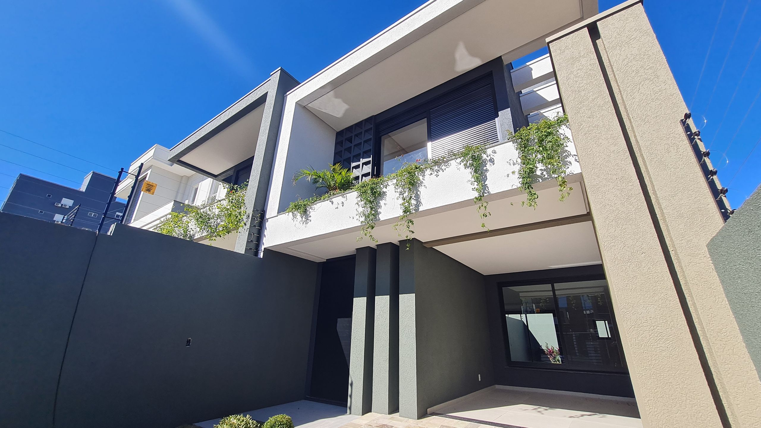 Sobrado Duplex 3 quartos sendo 1 suíte para venda no bairro Cidade Nova em Passo Fundo