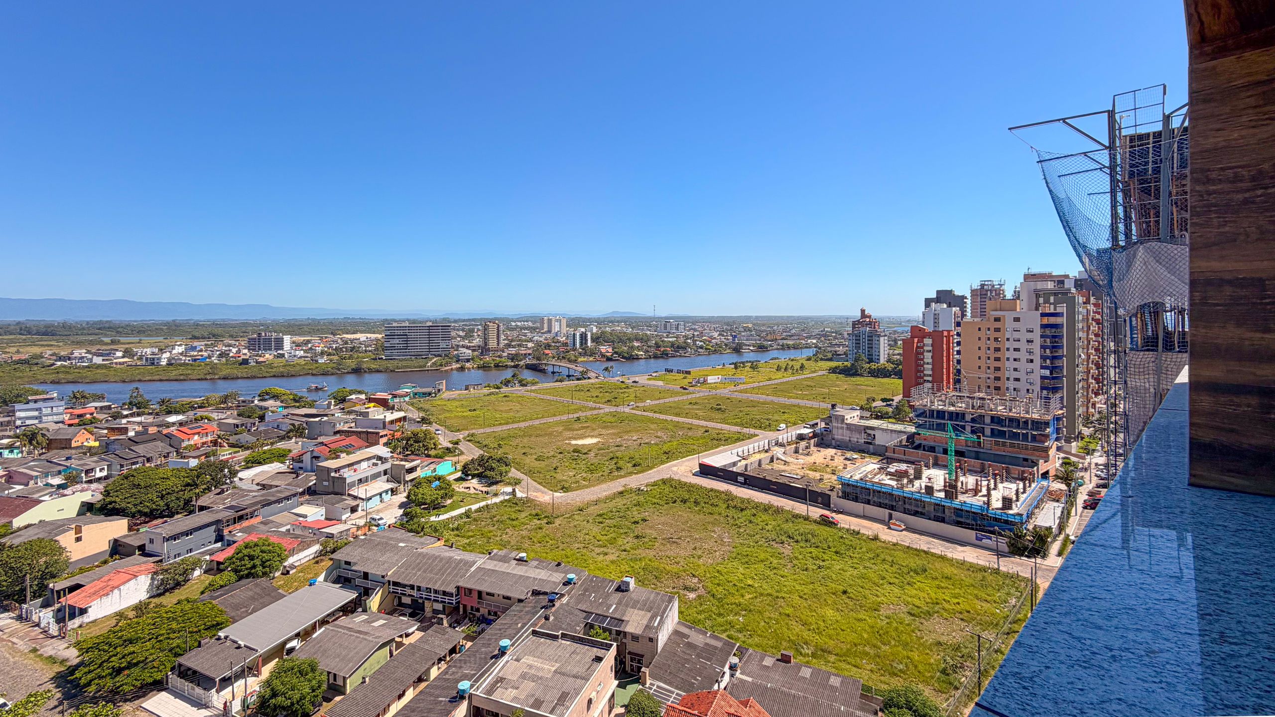 Apartamento 2 quartos sendo 2 suítes para venda no bairro Centro em Torres