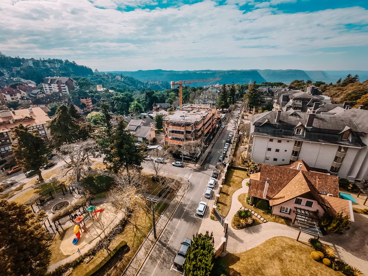 Apartamento Duplex 3 quartos sendo 3 suítes para venda no bairro Belvedere em Gramado