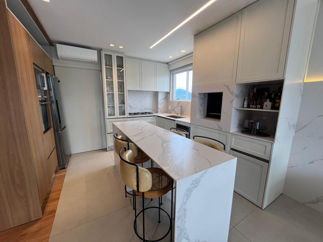 Apartamento 3 quartos sendo 3 suítes para venda no bairro Pioneiros  em Balneário Camboriú