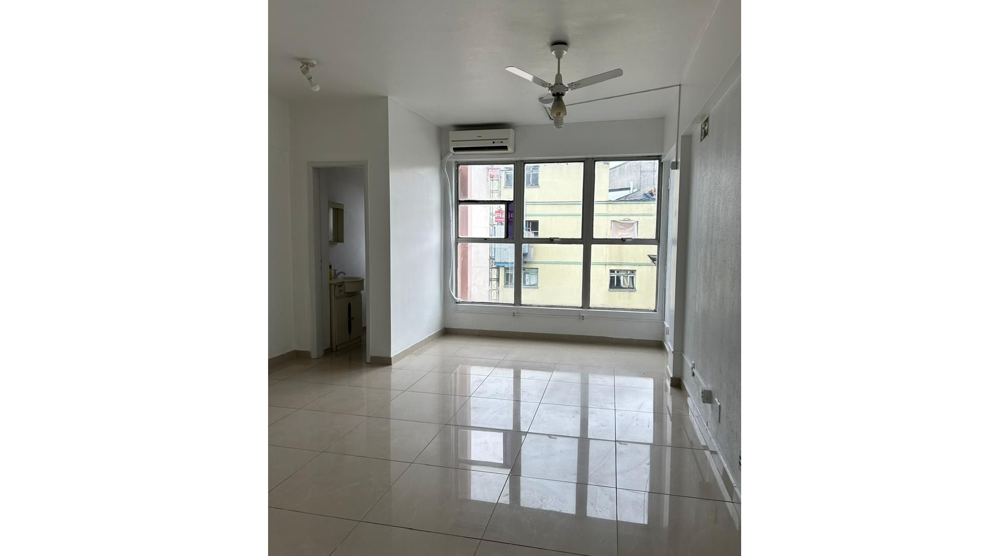 Sala Comercial para venda no bairro Cristo Redentor em Porto Alegre