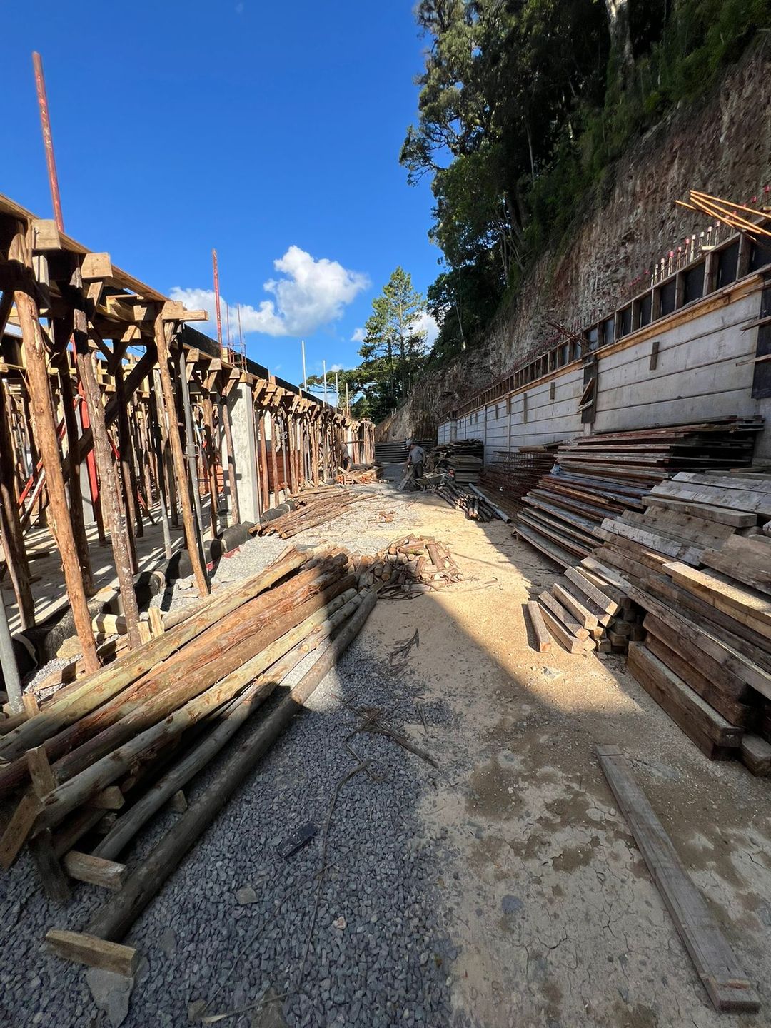 Apartamento Duplex sendo 2 suítes para venda no bairro Planalto em Gramado