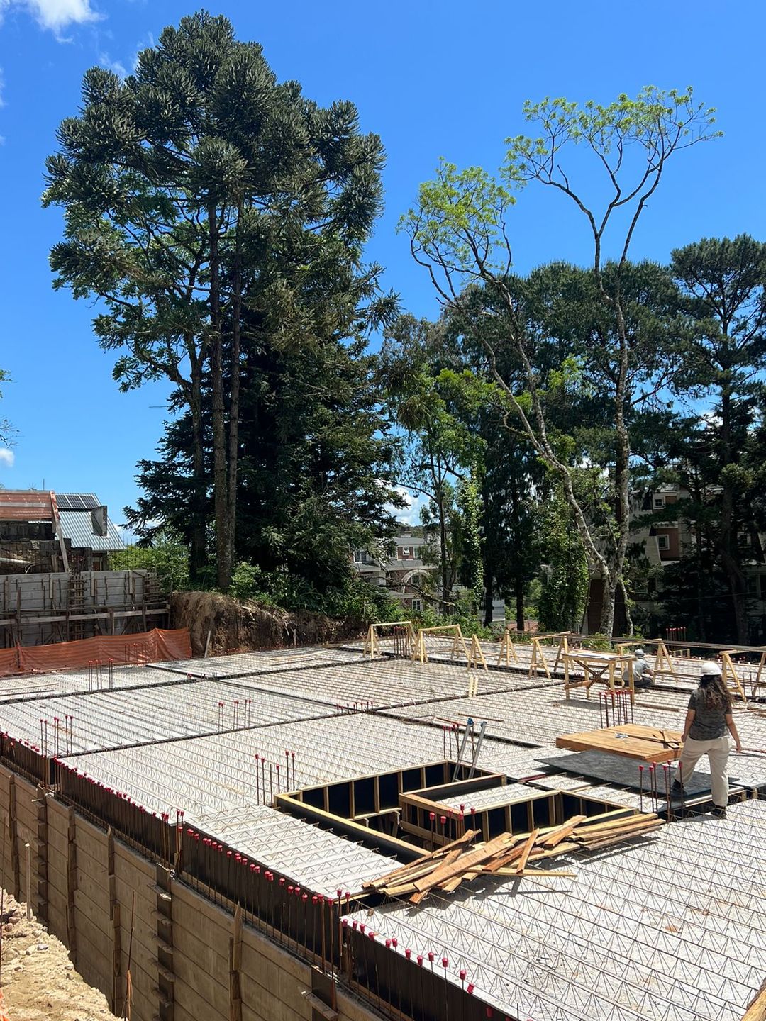 Apartamento Duplex sendo 2 suítes para venda no bairro Planalto em Gramado