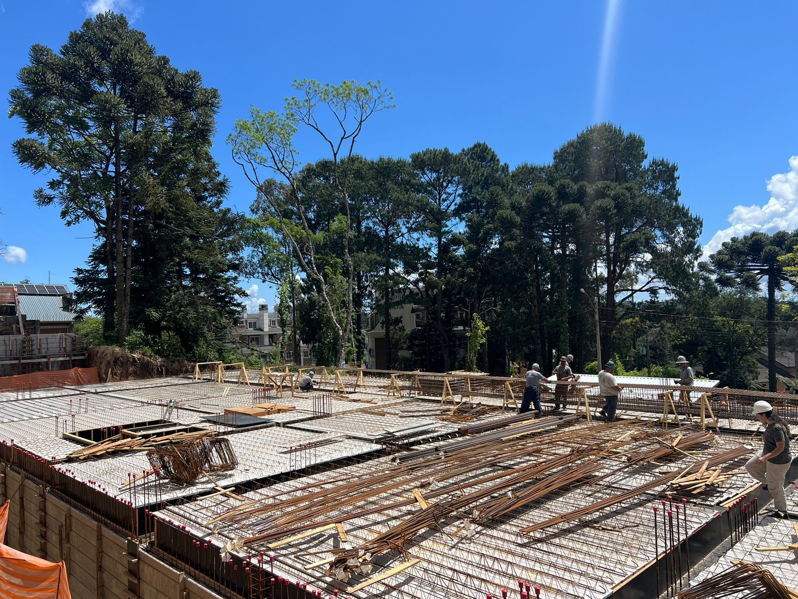 Apartamento Duplex sendo 2 suítes para venda no bairro Planalto em Gramado