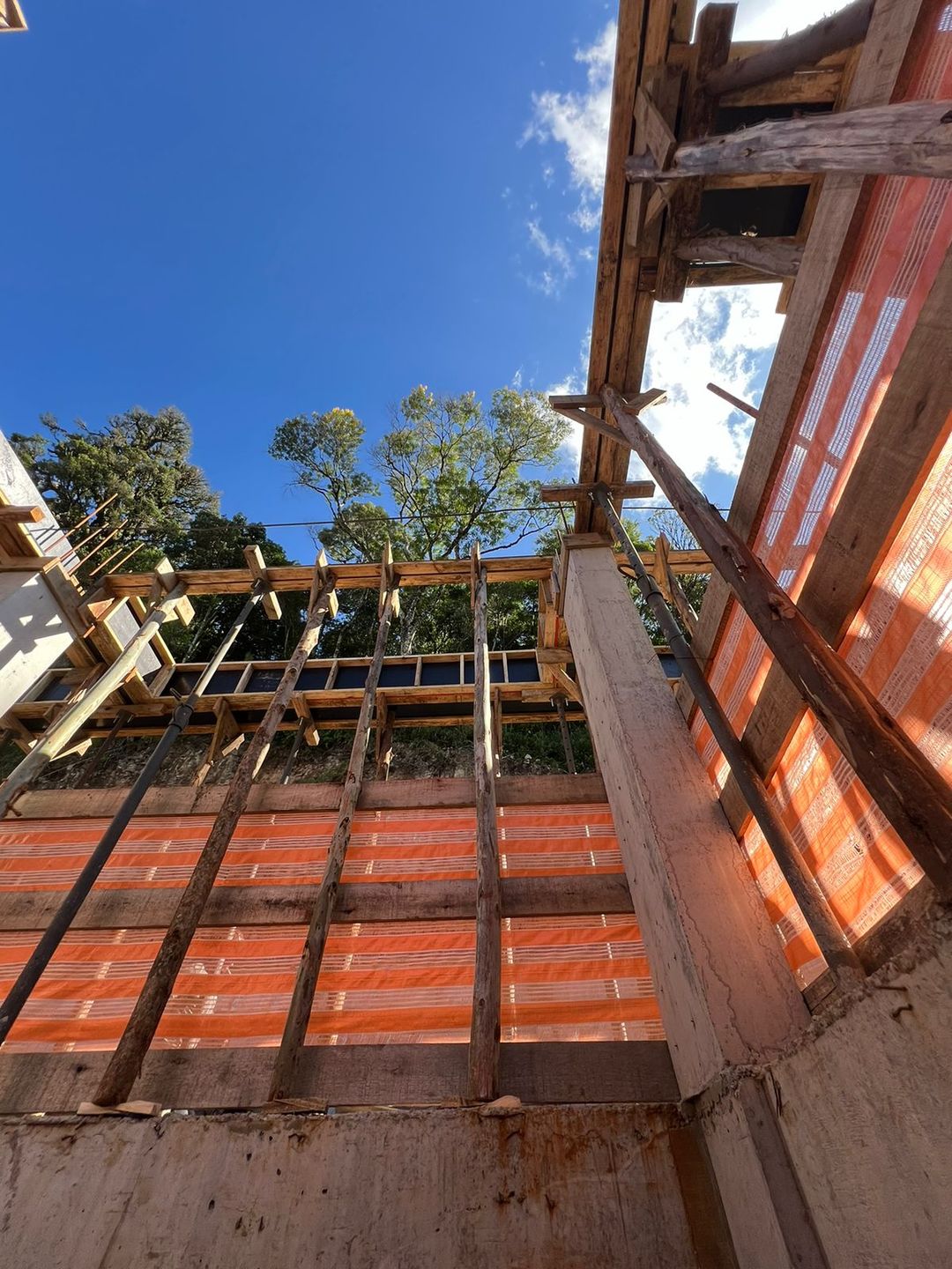 Apartamento Duplex sendo 2 suítes para venda no bairro Planalto em Gramado