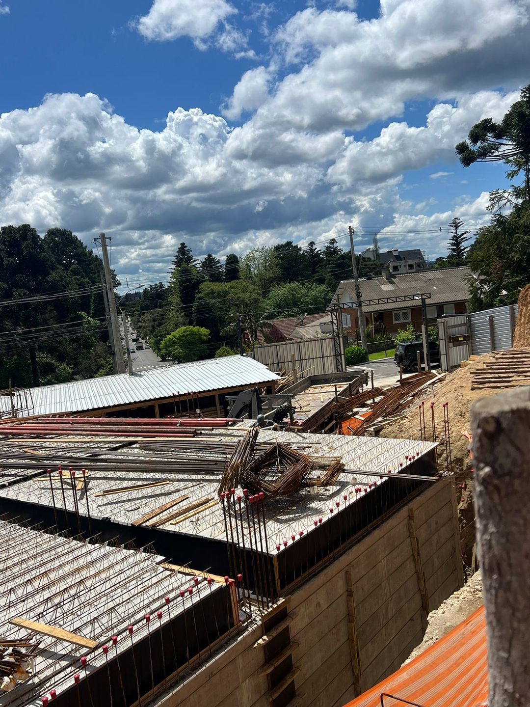 Apartamento Duplex sendo 2 suítes para venda no bairro Planalto em Gramado