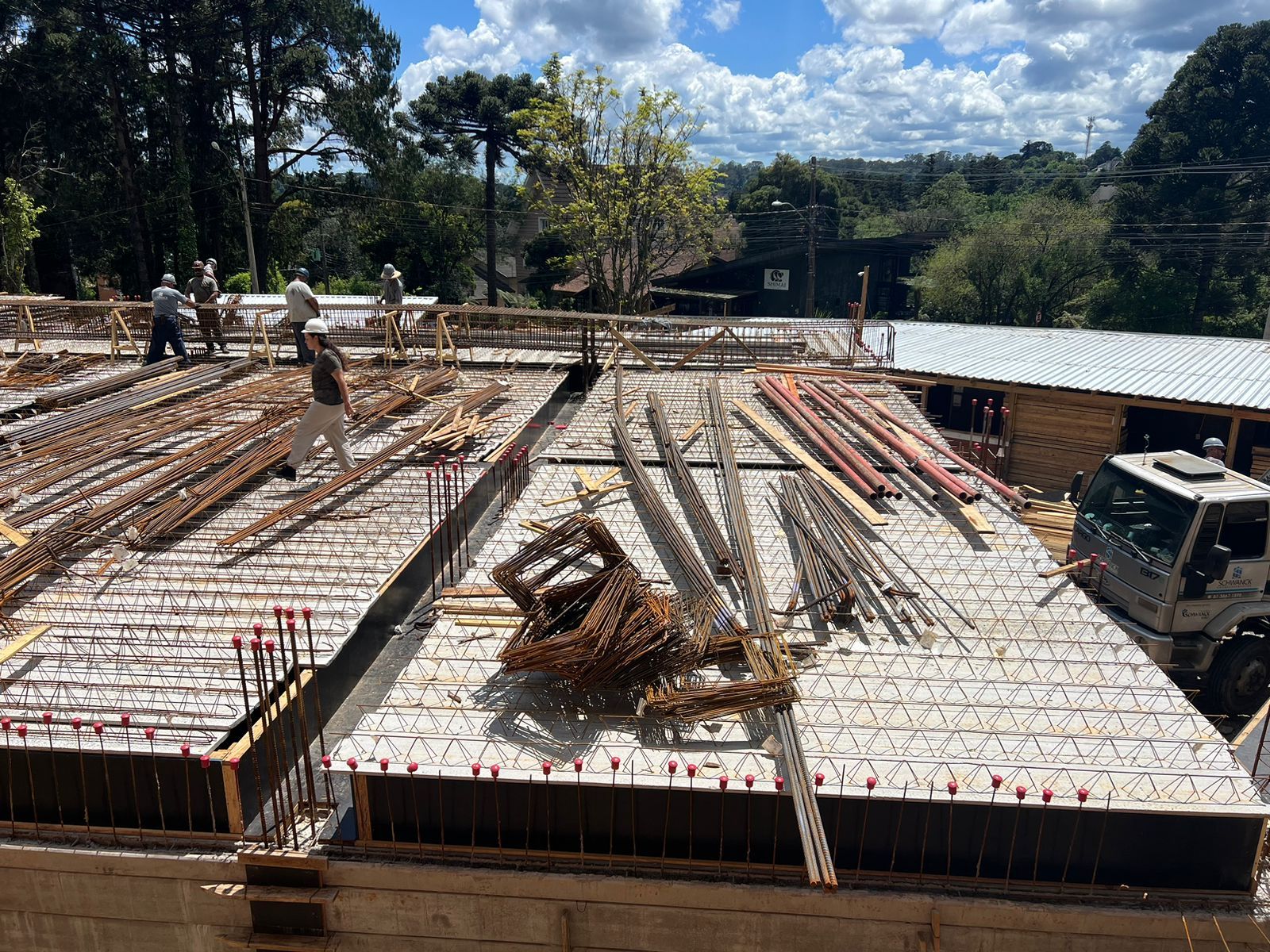 Apartamento Duplex sendo 2 suítes para venda no bairro Planalto em Gramado